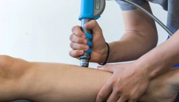 Processo de terapia com ondas de choque e operação padrão